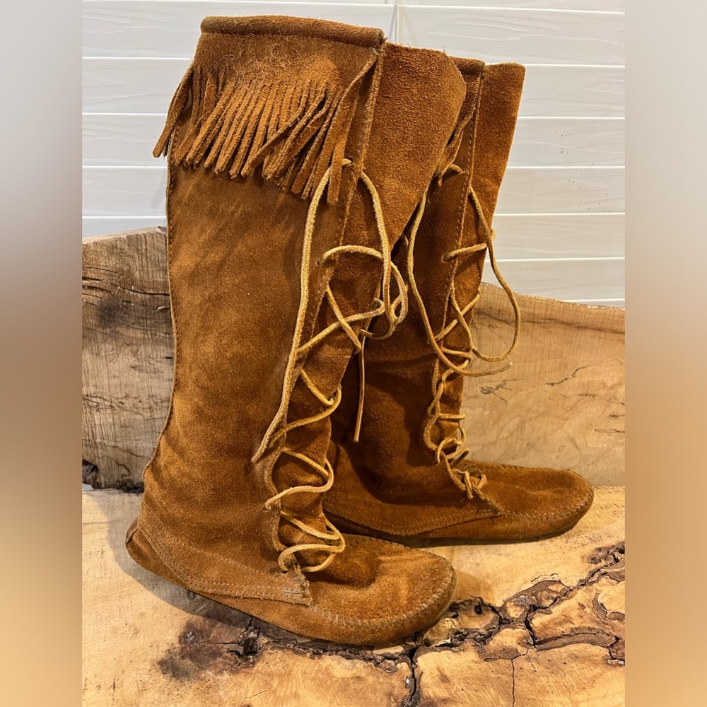 Minnetonka Knee High Lace Up Moccasins Women’s 7